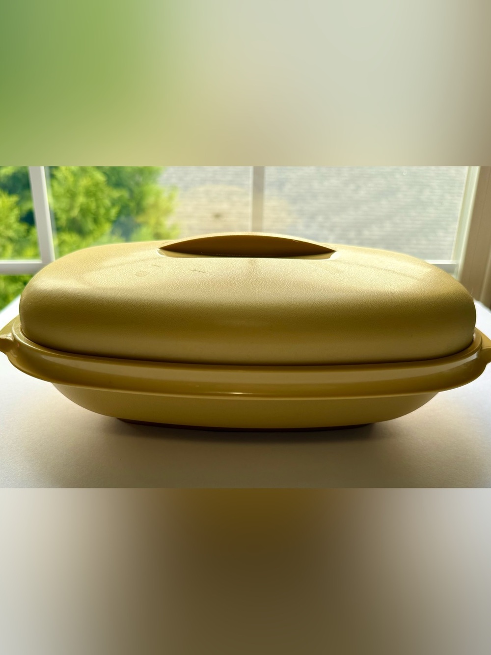 Vintage TUPPERWARE 6 Cup 1.4L Harvest Gold Oval Steamer with Lid